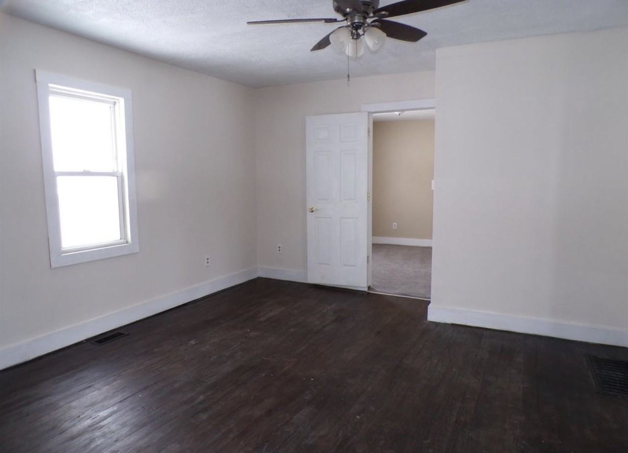 327 W Thornton St - Photo 3 of 7