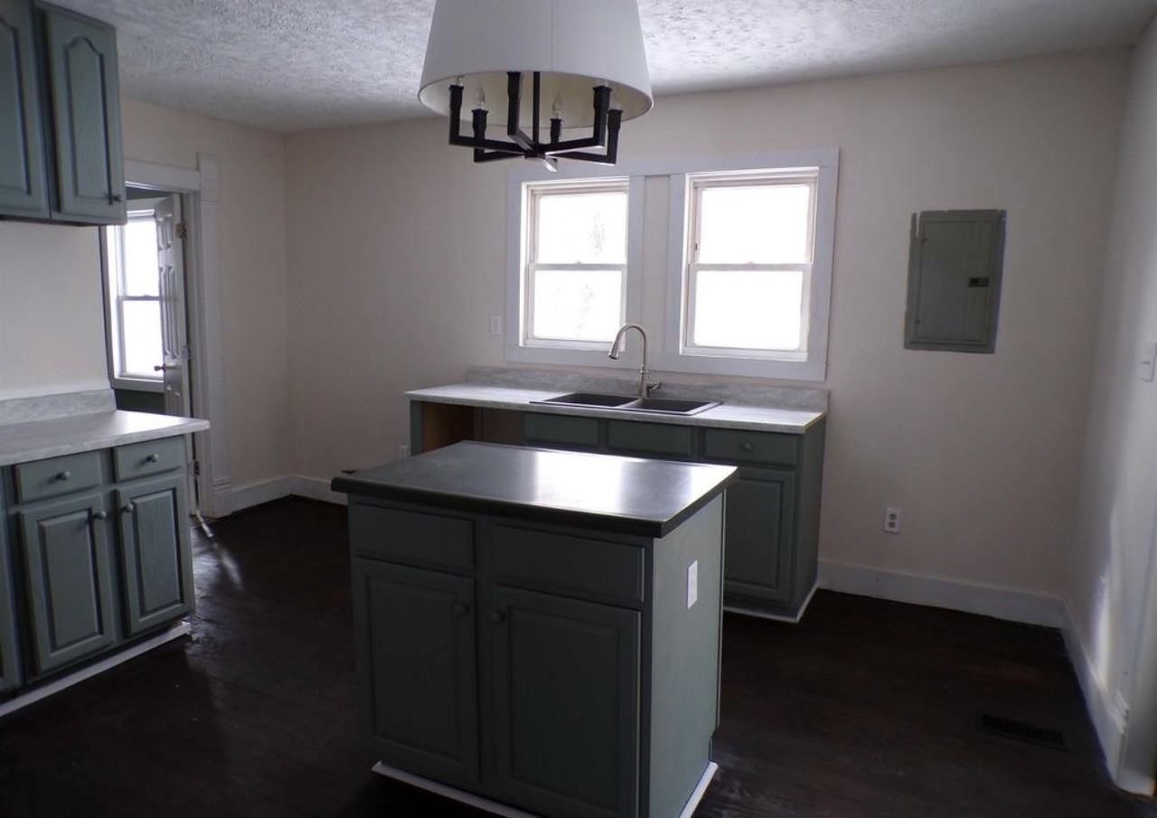 327 W Thornton St - Photo 4 of 7