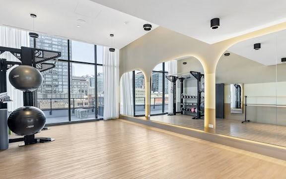 201 N May St - Photo 2 of 12