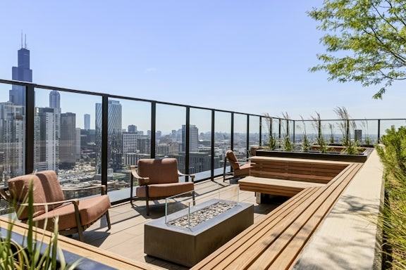 201 N May St - Photo 3 of 12