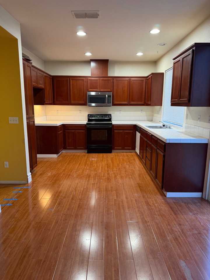 1220 King Loop - Photo 3 of 11