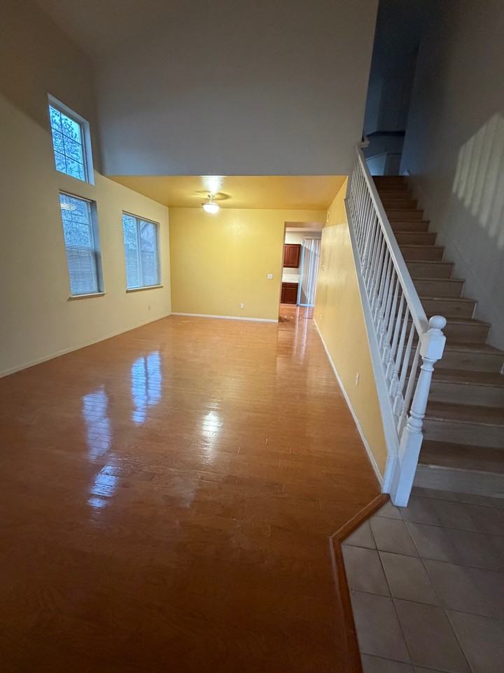 1220 King Loop - Photo 7 of 11