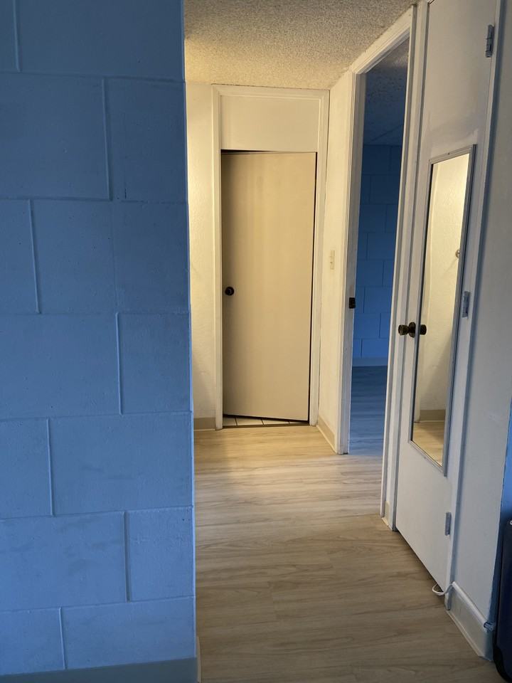 2845 Waialae Ave - Photo 4 of 14