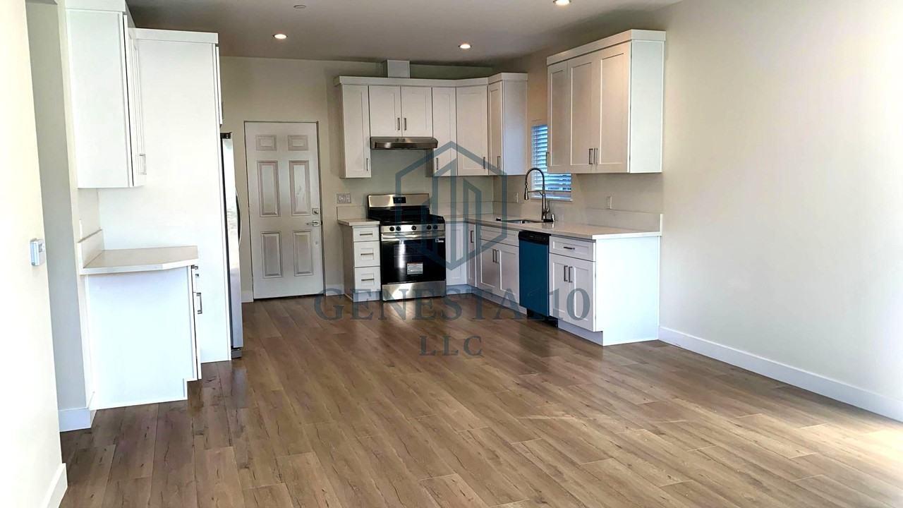 11040 Genesta Ave - Photo 3 of 12