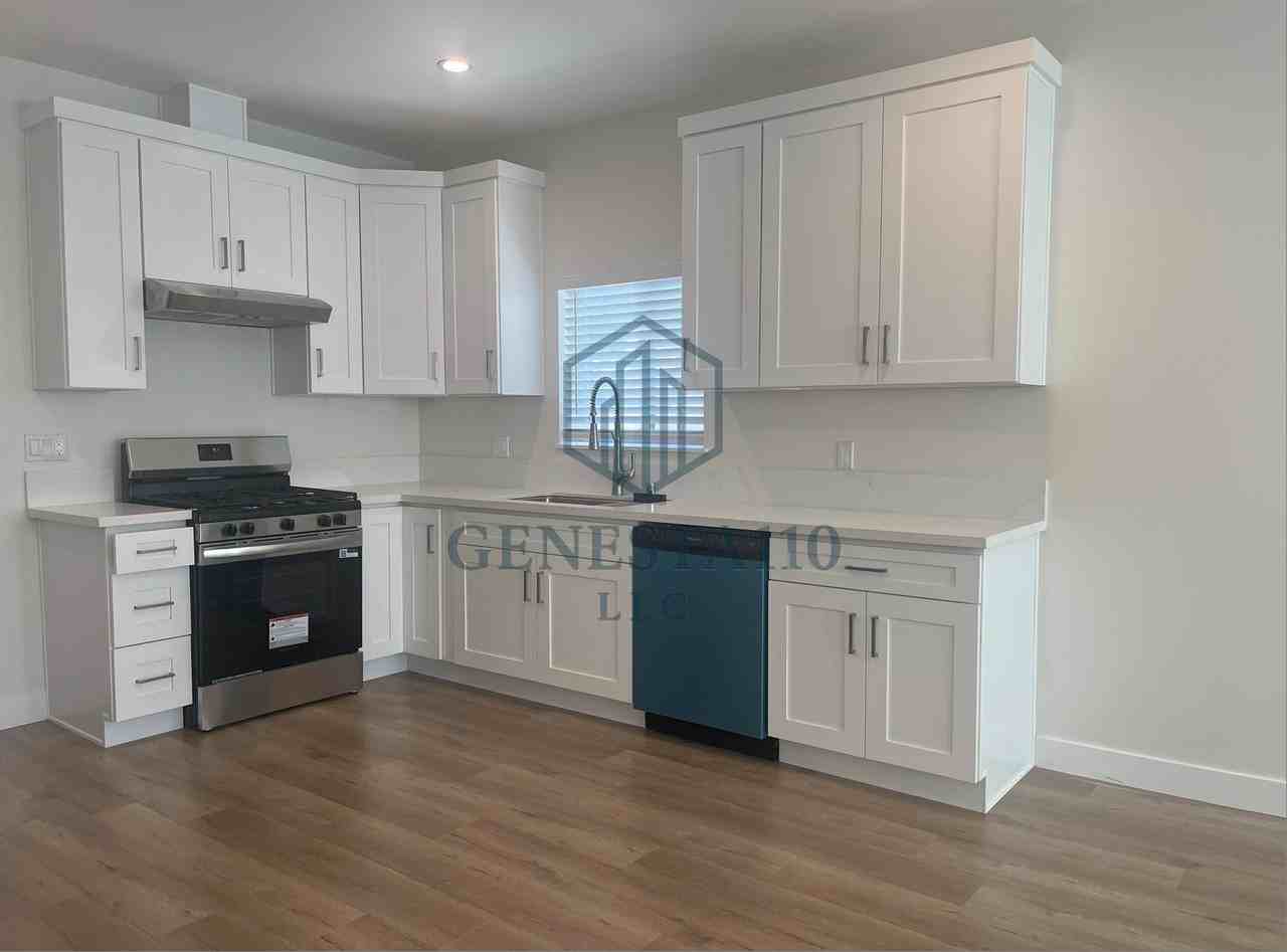 11040 Genesta Ave - Photo 4 of 12