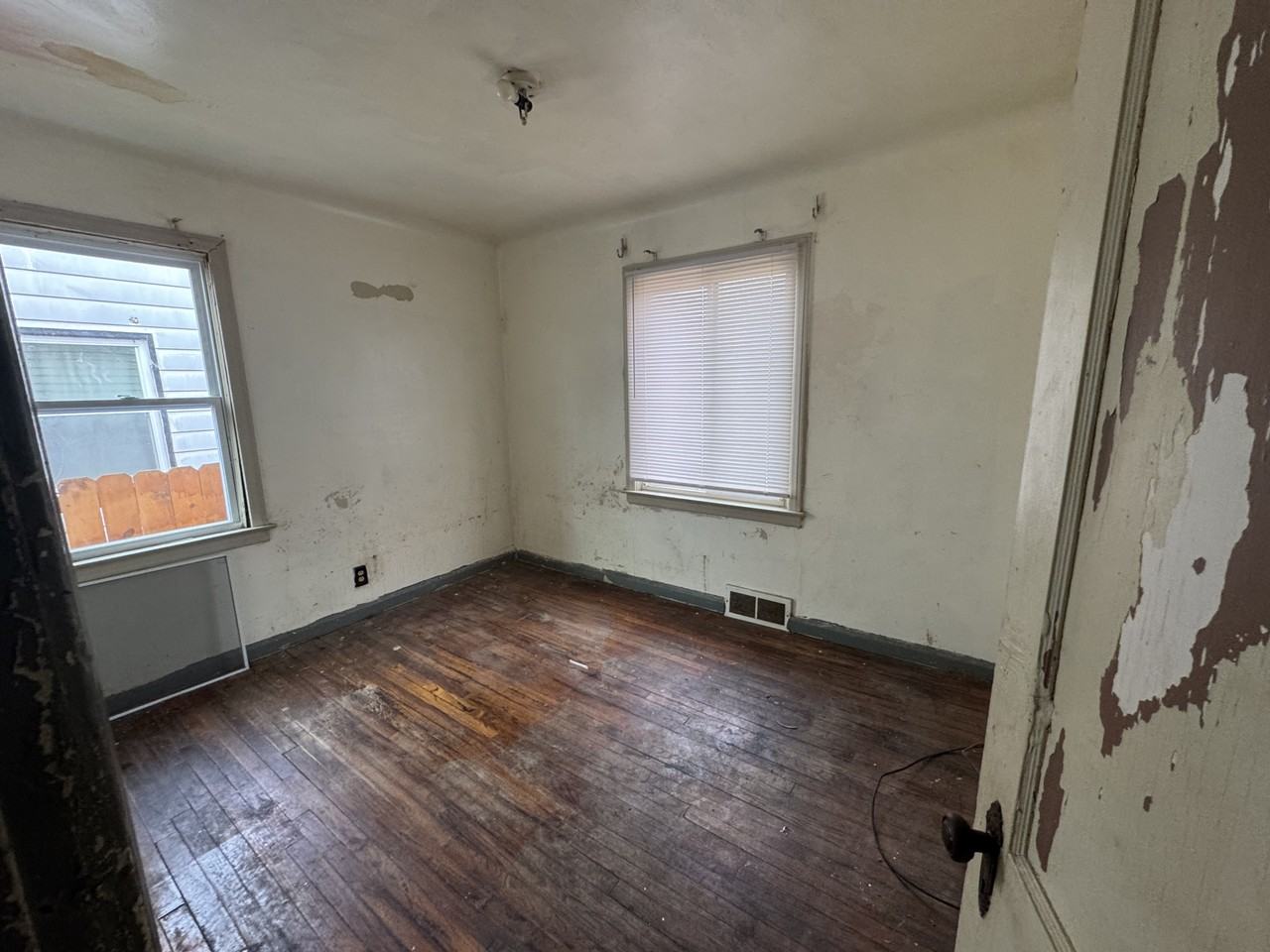 19415 Lumpkin St - Photo 4 of 16