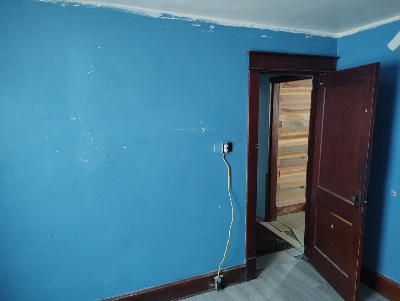 140 Illinois St - Photo 4 of 17