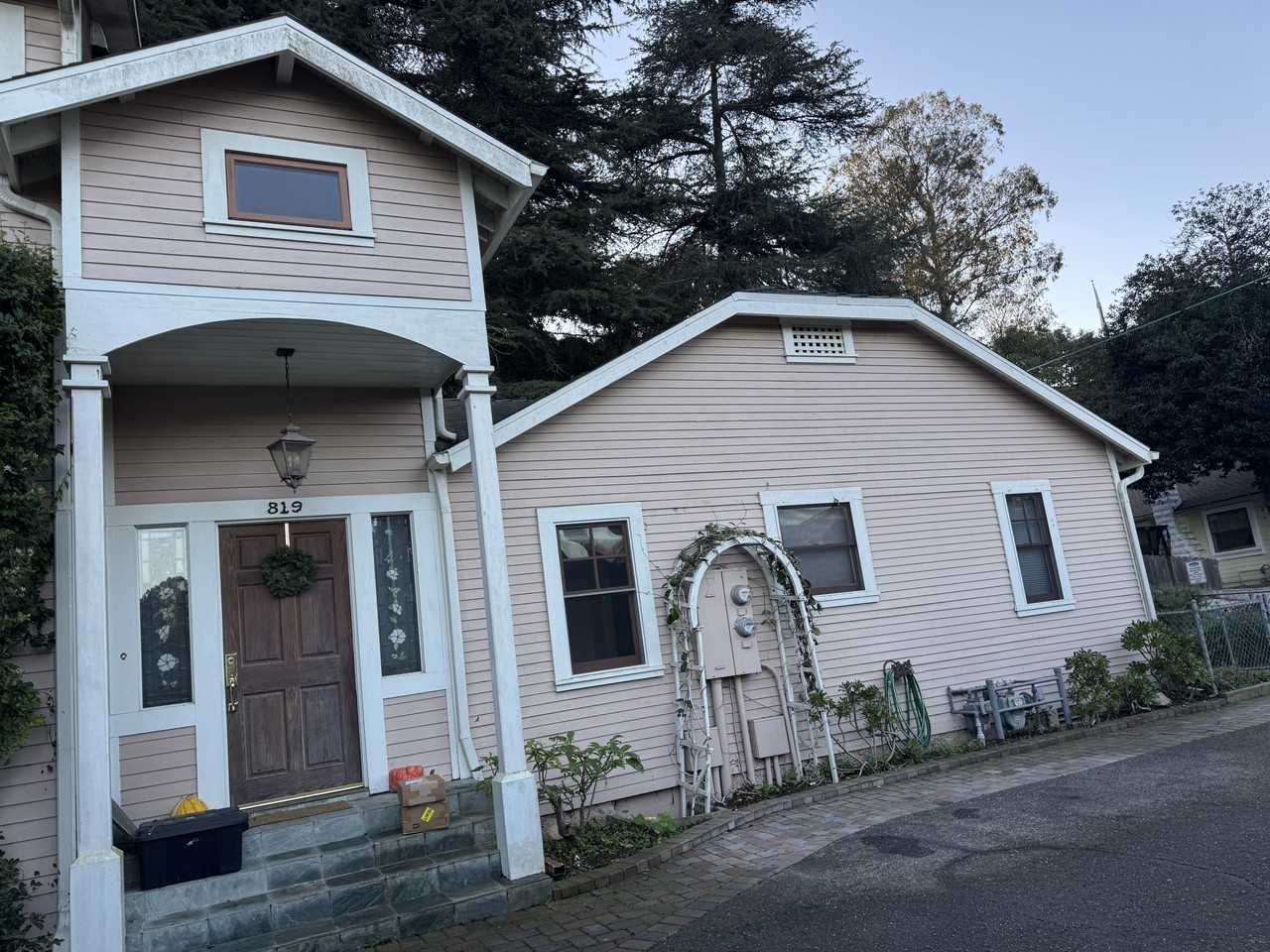 819 W Figueroa St - Photo 2 of 3