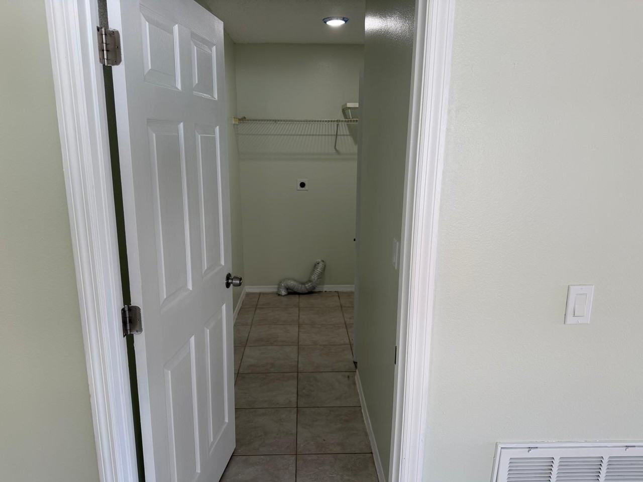 13875 Glasser Ave - Photo 7 of 20