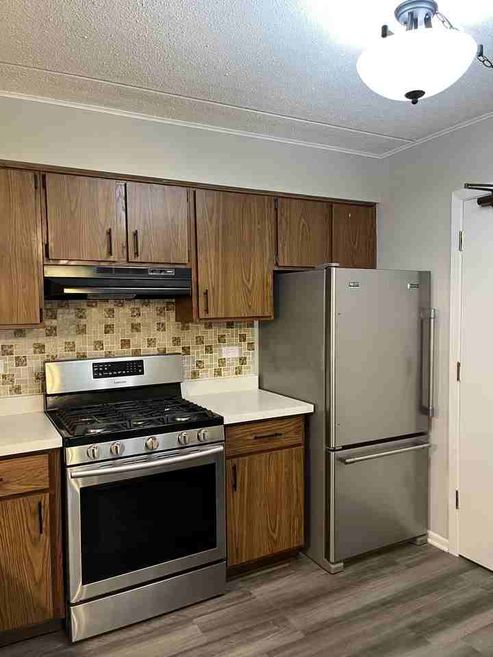 15 E Maple St #AD - Photo 3 of 8