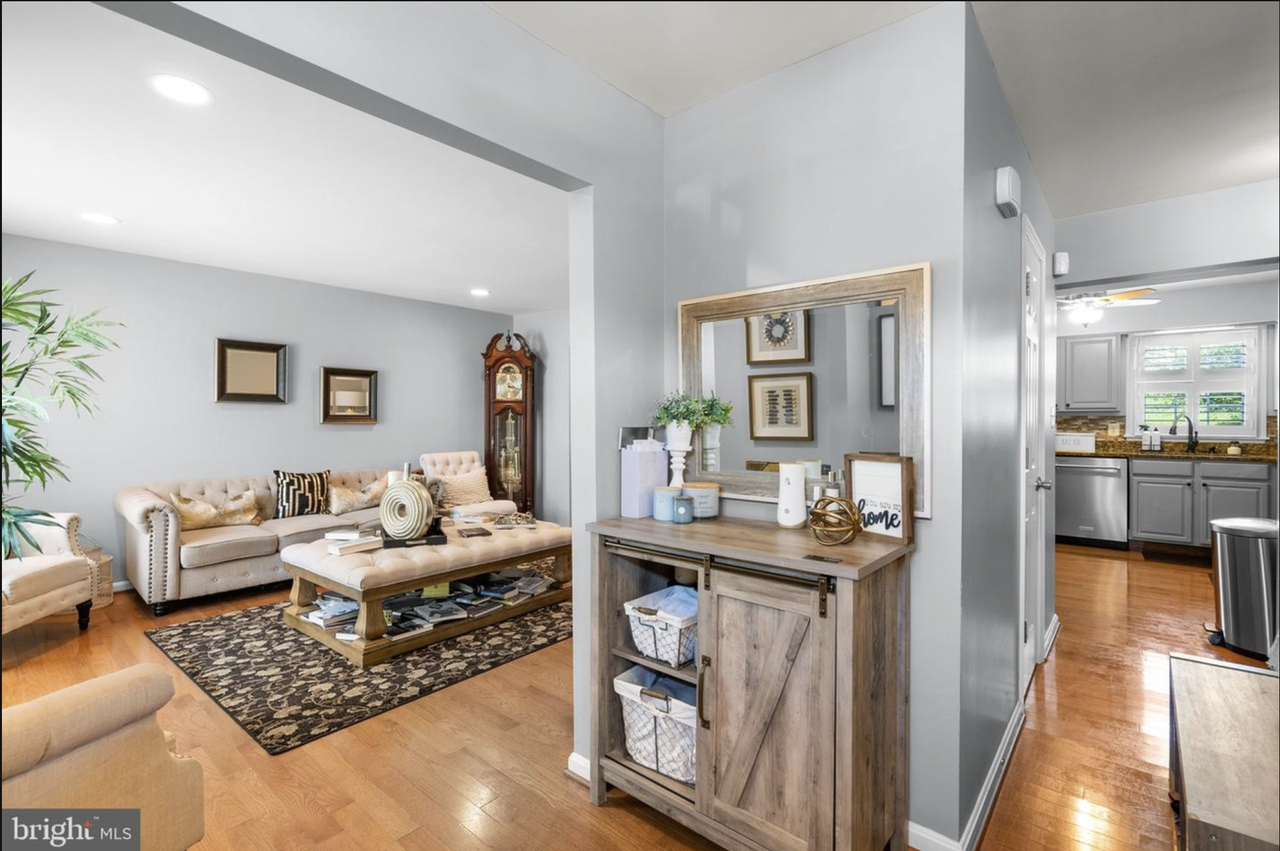 206 Royal Oak Cir - Photo 3 of 15