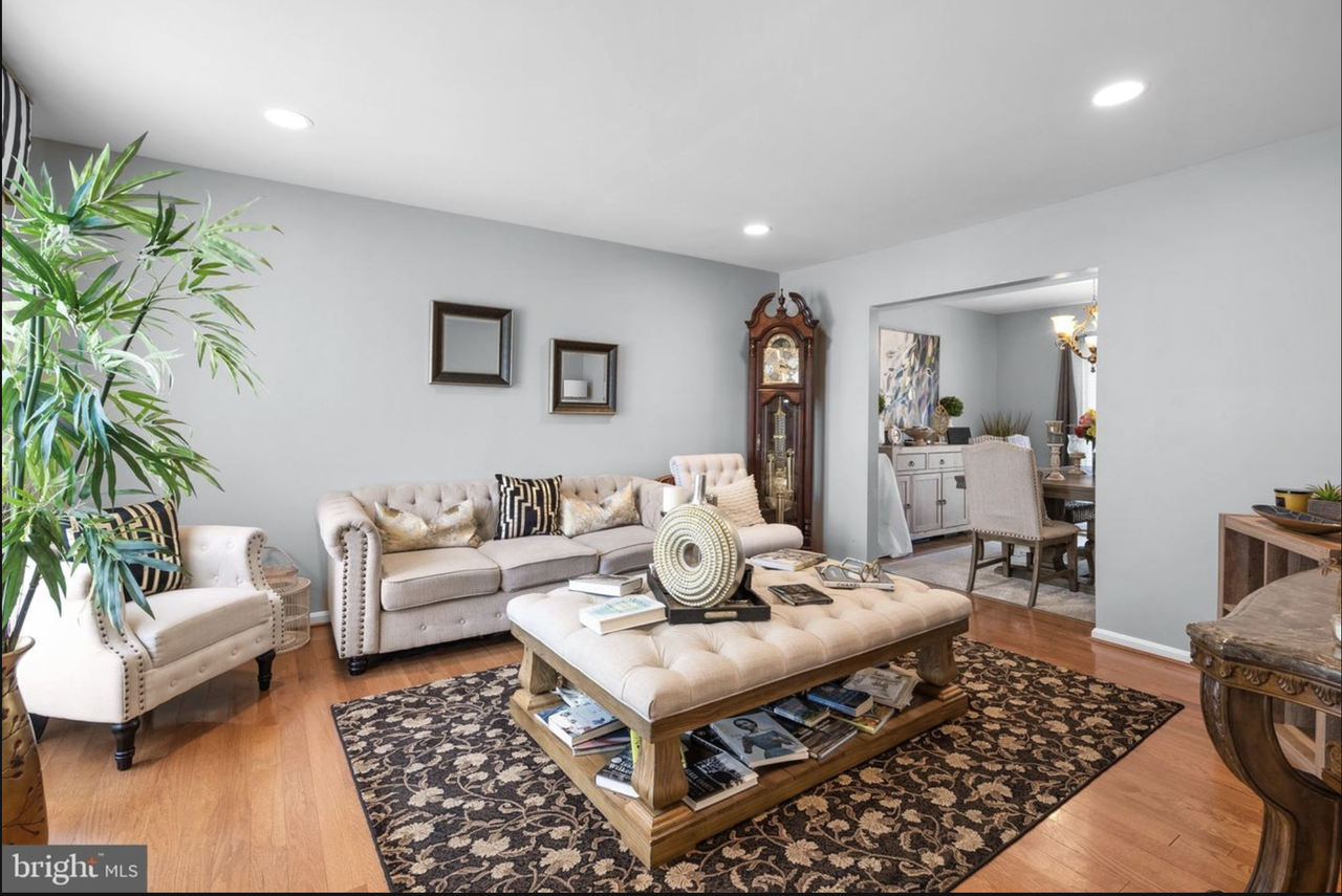 206 Royal Oak Cir - Photo 4 of 15