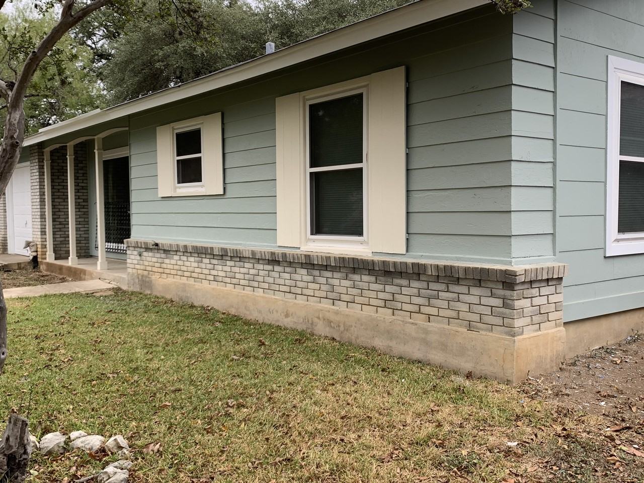 3810 Warpath St - Photo 2 of 15