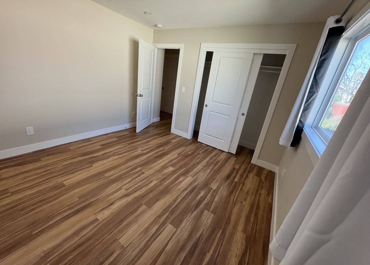 2287 Poplar Ave - Photo 2 of 5