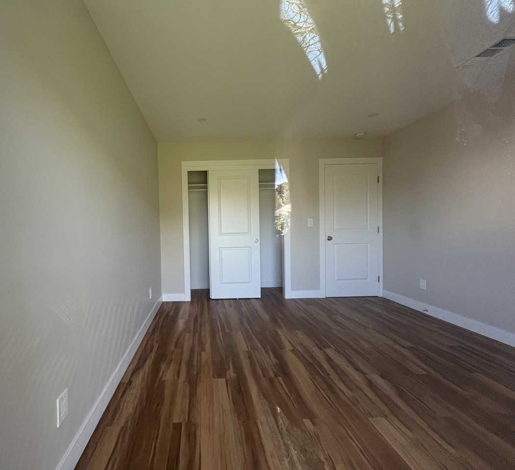 2287 Poplar Ave - Photo 3 of 5