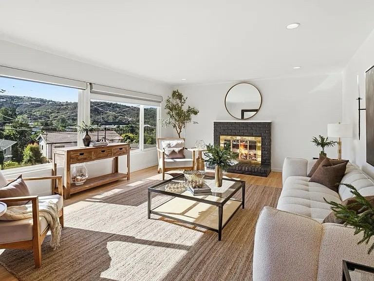 574 Wellington Dr - Photo 2 of 24