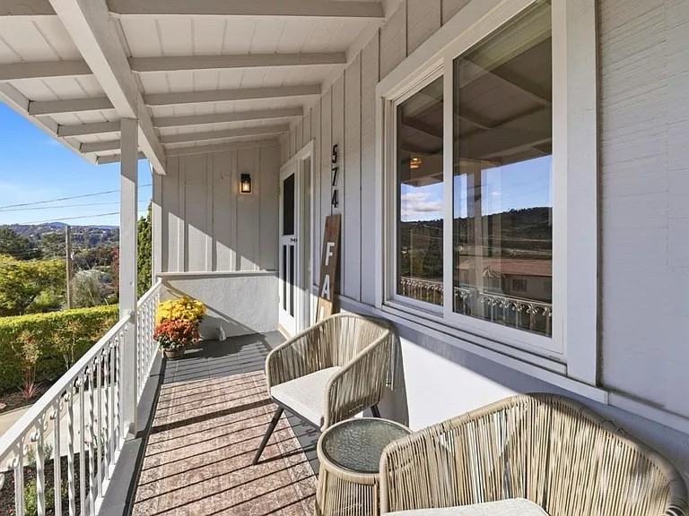 574 Wellington Dr - Photo 5 of 24