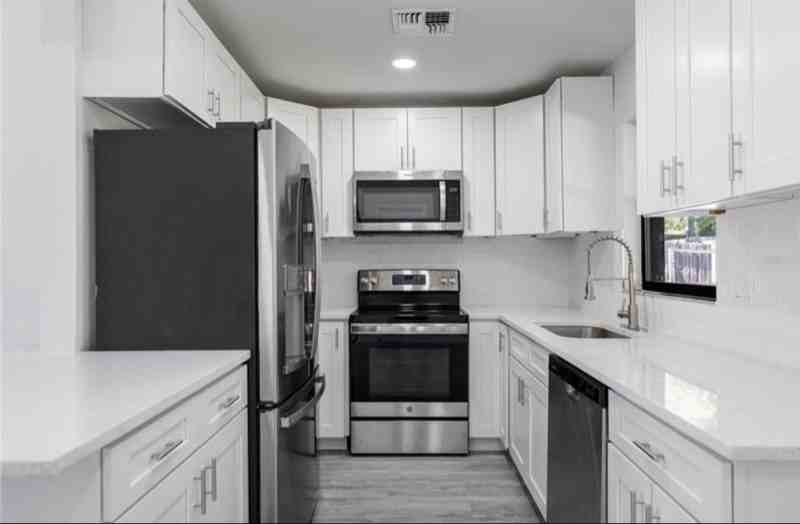 3711 Shady Grove Cir - Photo 3 of 14