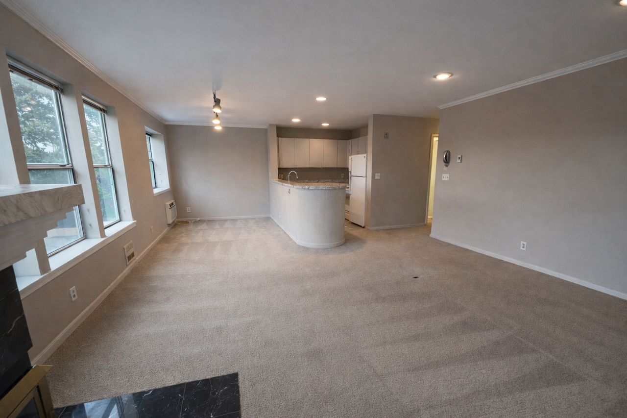 915 6th Ave N #B - Photo 2 of 9