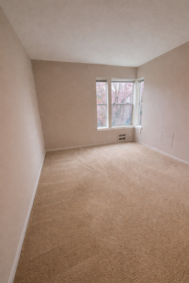 915 6th Ave N #B - Photo 3 of 9