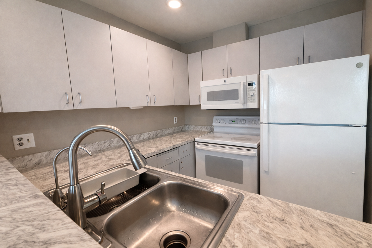 915 6th Ave N #B - Photo 4 of 9