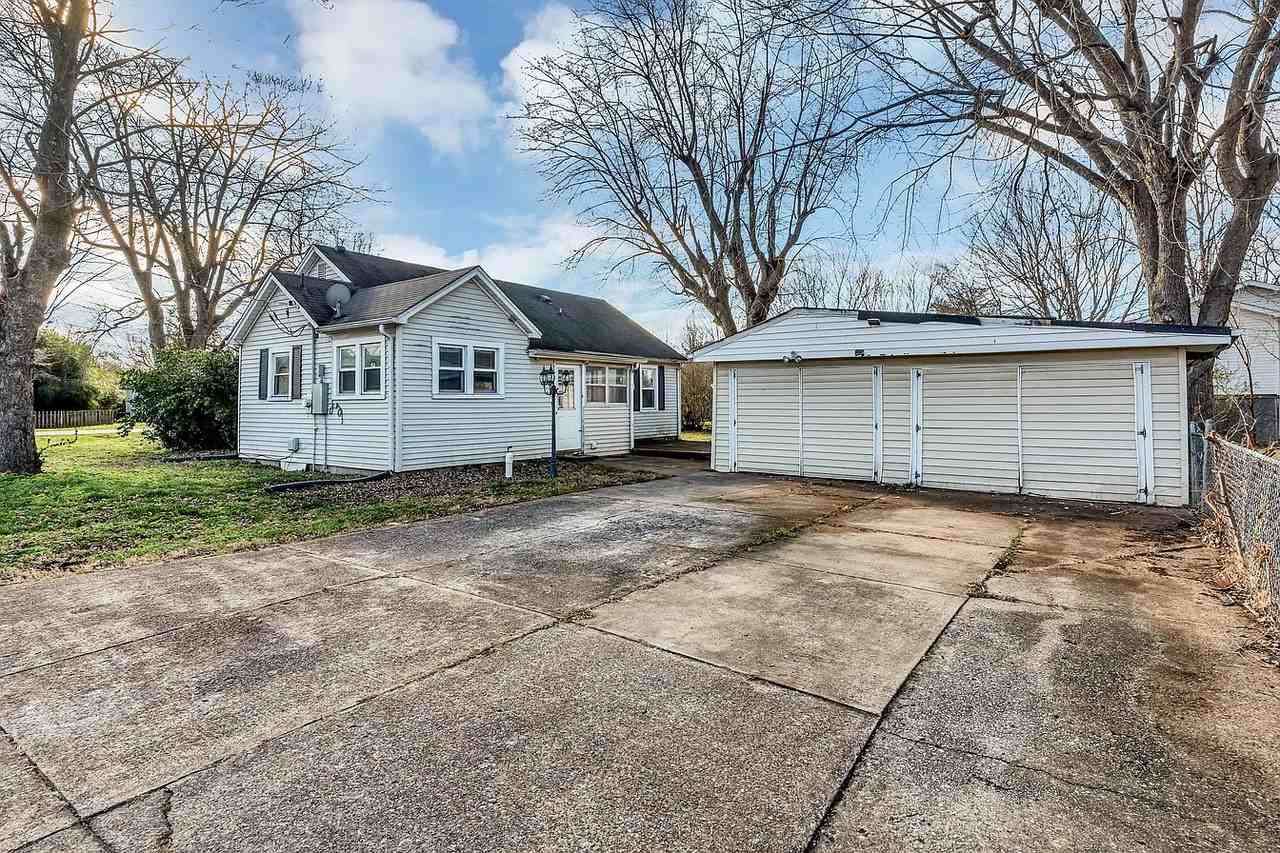 404 Gibson St - Photo 3 of 15