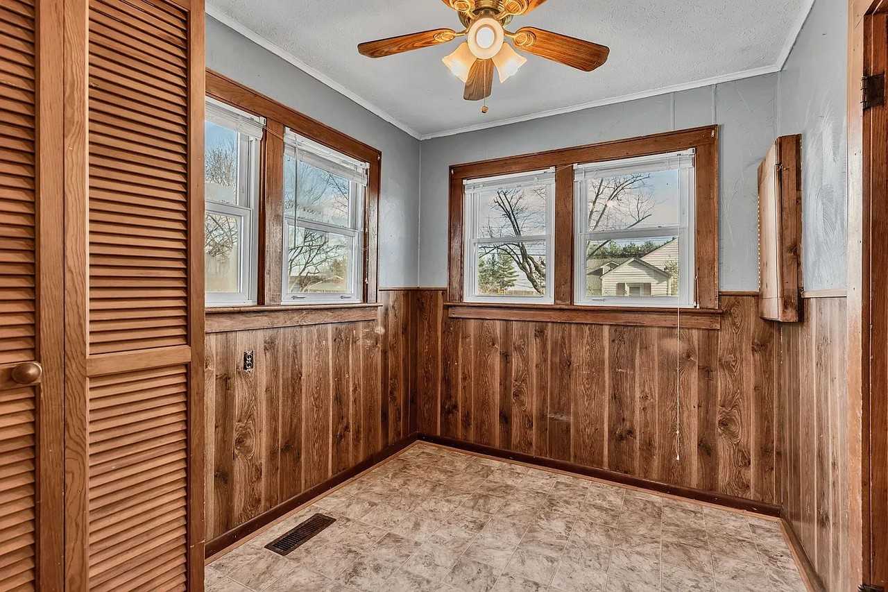 404 Gibson St - Photo 4 of 15