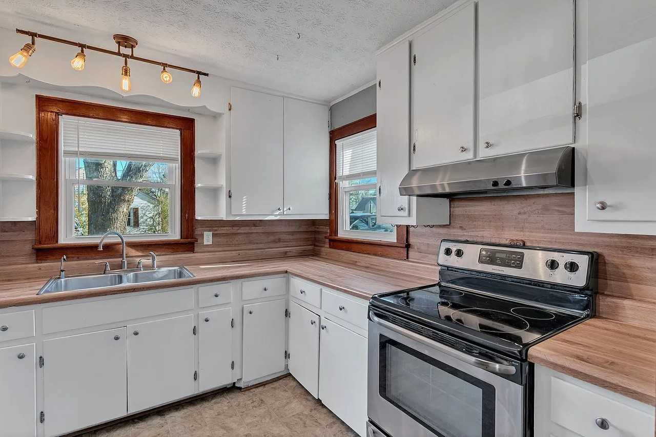 404 Gibson St - Photo 6 of 15