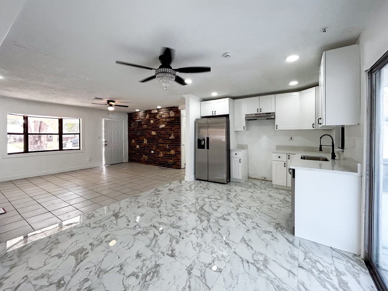 325 Nw Rebecca Ave - Photo 4 of 20