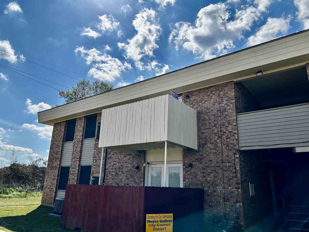 305 Green Briar St #24 - Photo 2 of 17