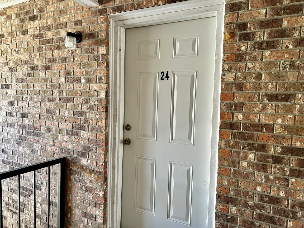 305 Green Briar St #24 - Photo 3 of 17