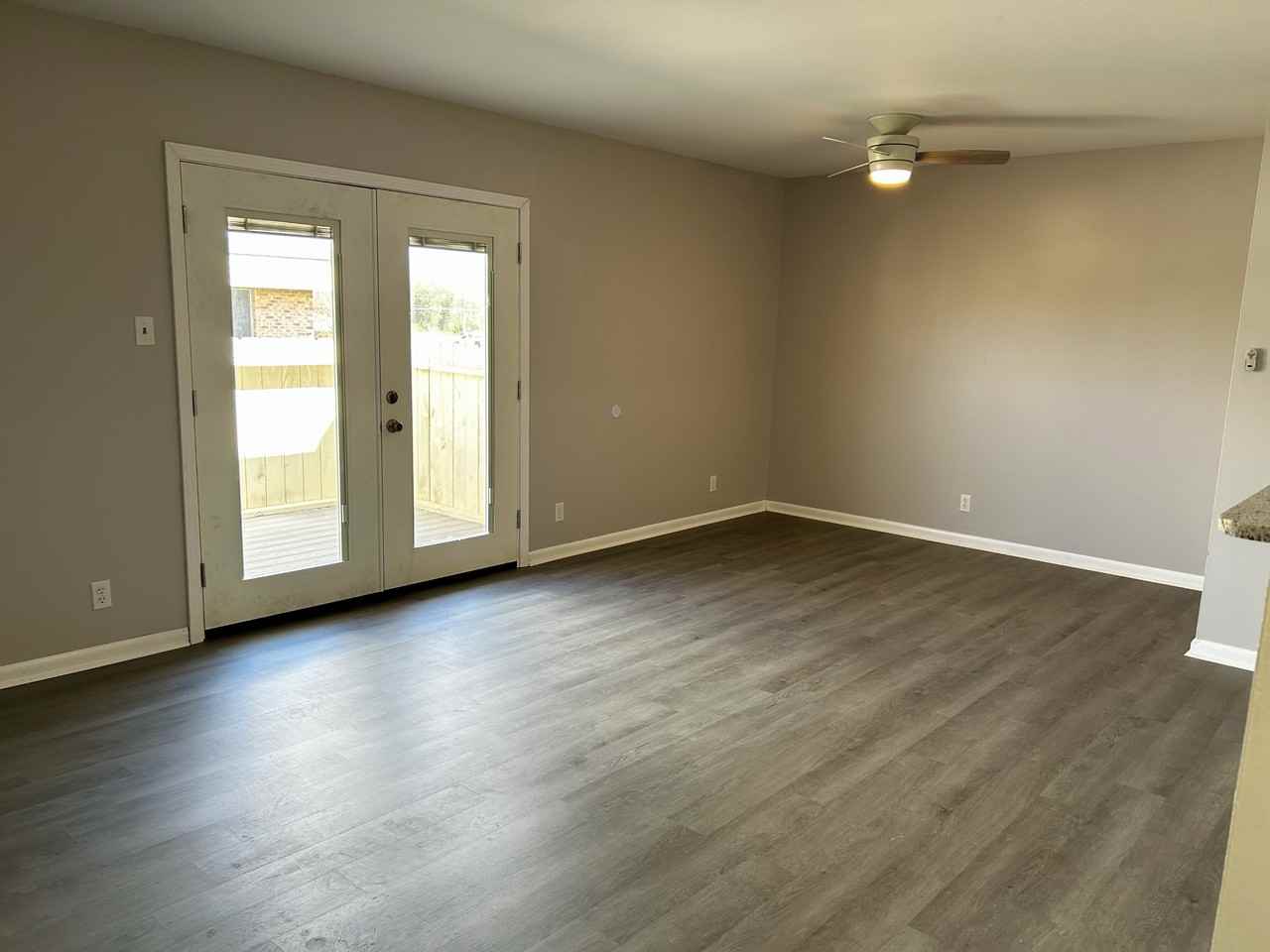 305 Green Briar St #24 - Photo 4 of 17