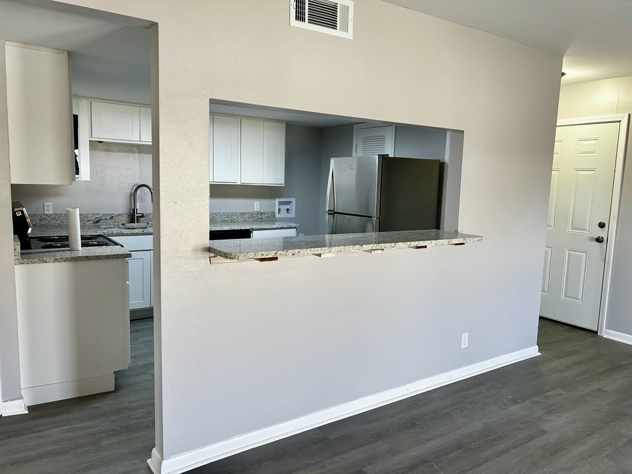 305 Green Briar St #24 - Photo 7 of 17