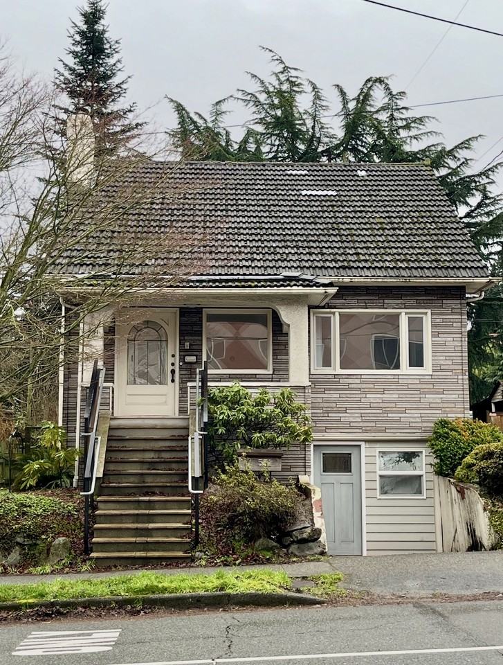 551 Ne 65th St - Photo 2 of 10