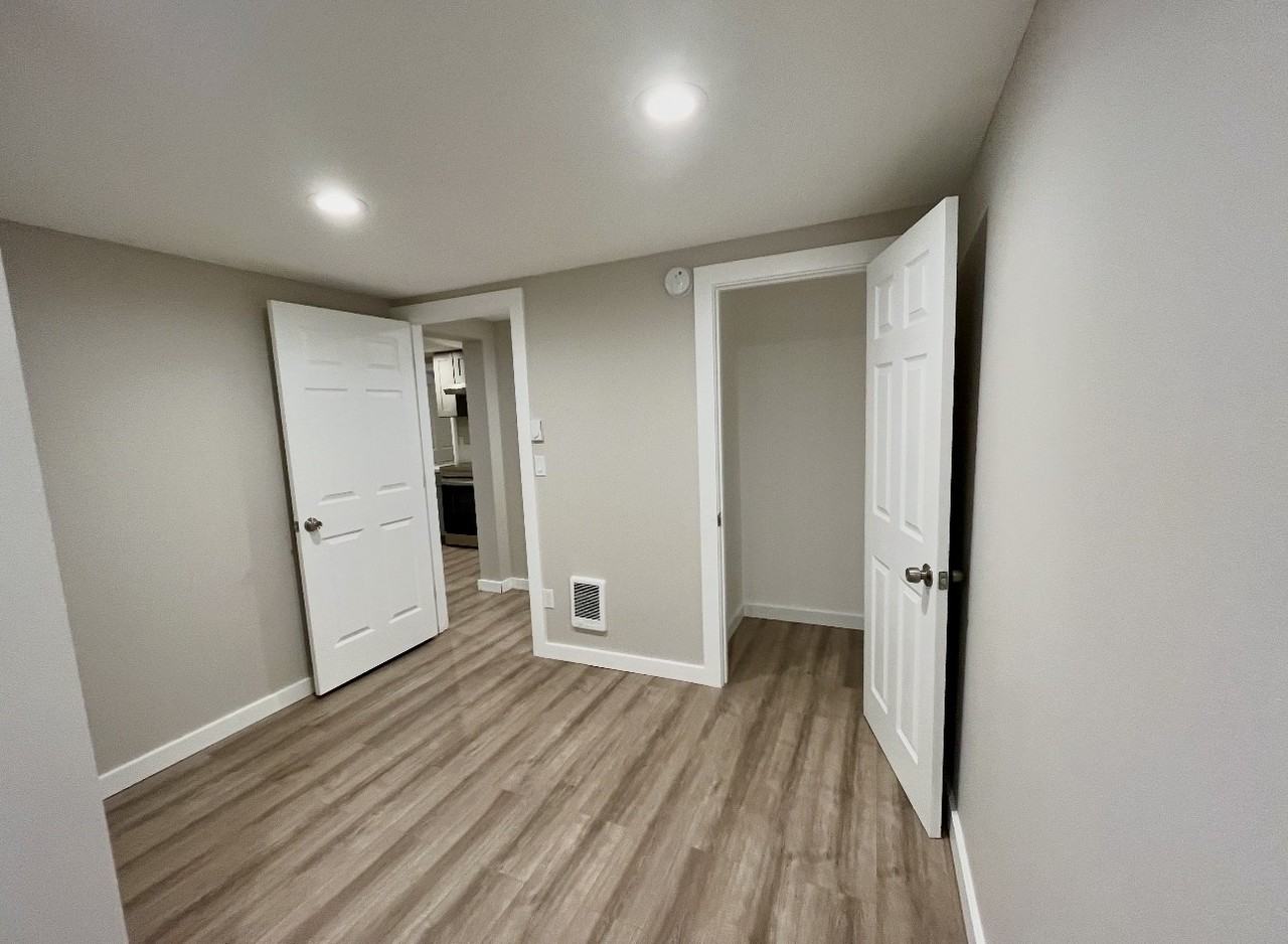 551 Ne 65th St - Photo 4 of 10