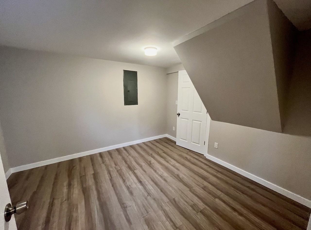 551 Ne 65th St - Photo 6 of 10