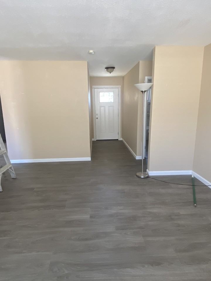 5811 Hillsdale Blvd - Photo 6 of 14