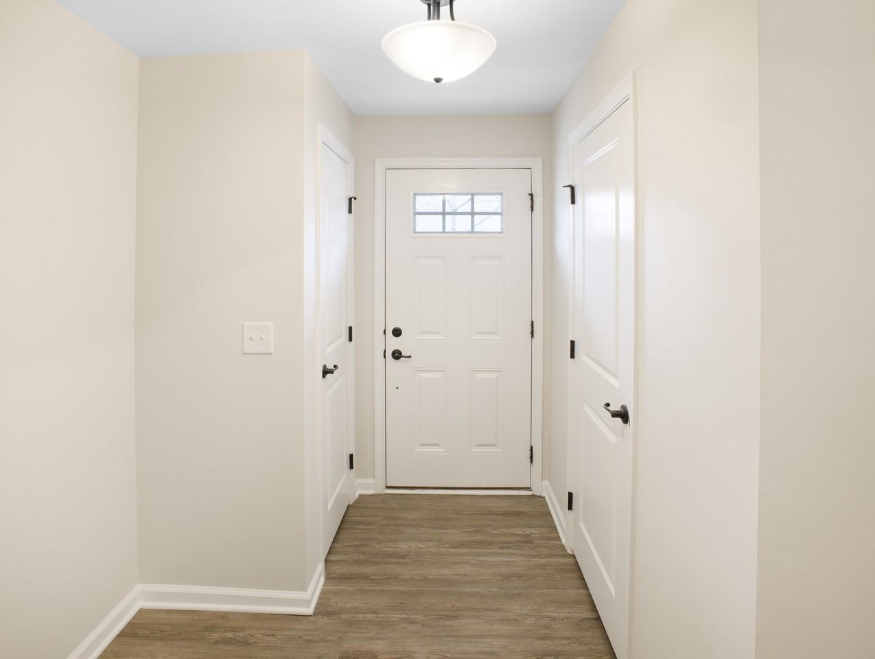 411 Cross Country Way - Photo 2 of 18