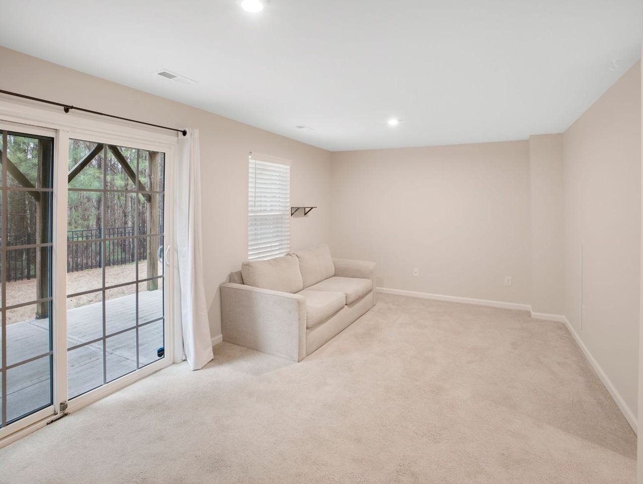 411 Cross Country Way - Photo 4 of 18