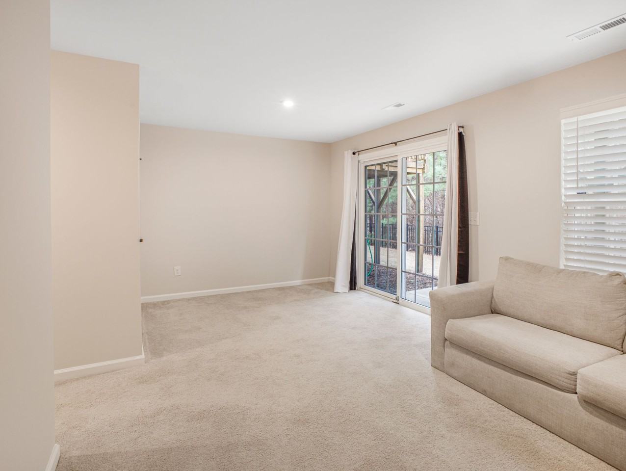 411 Cross Country Way - Photo 5 of 18