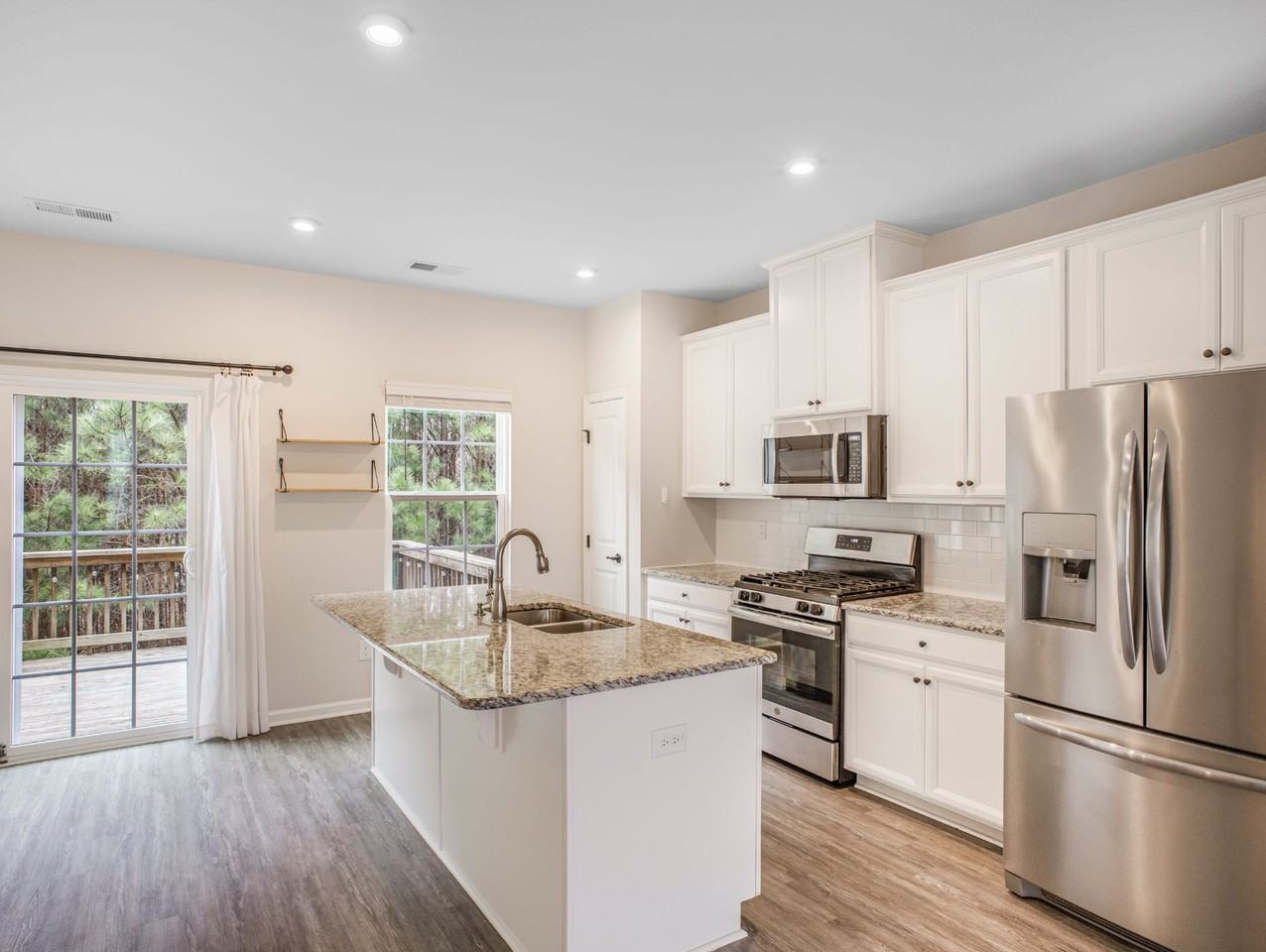 411 Cross Country Way - Photo 7 of 18