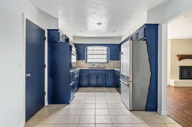 8320 Nw 19th St - Photo 3 of 15