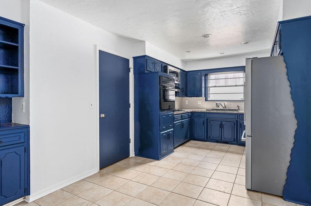 8320 Nw 19th St - Photo 4 of 15