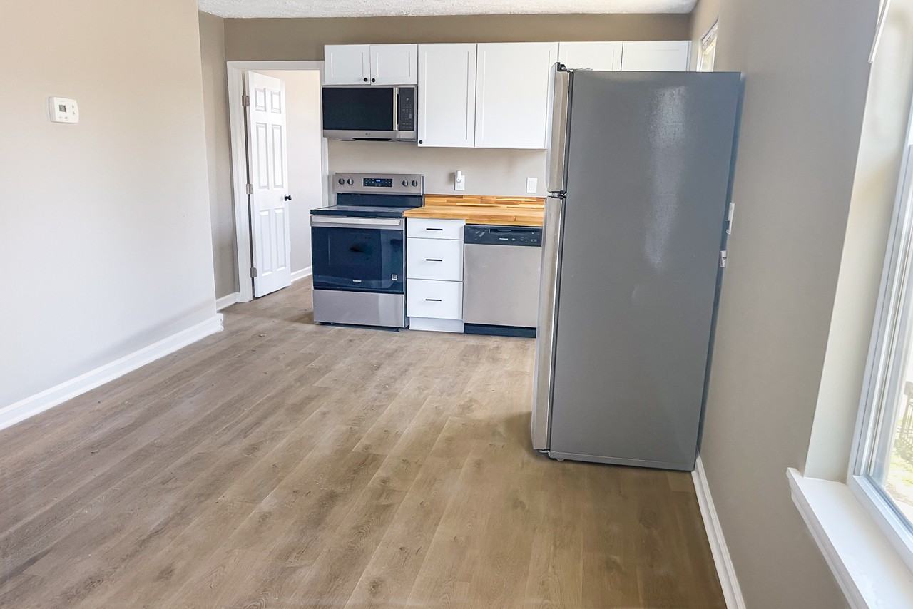 2312 E 14th St - Photo 2 of 8