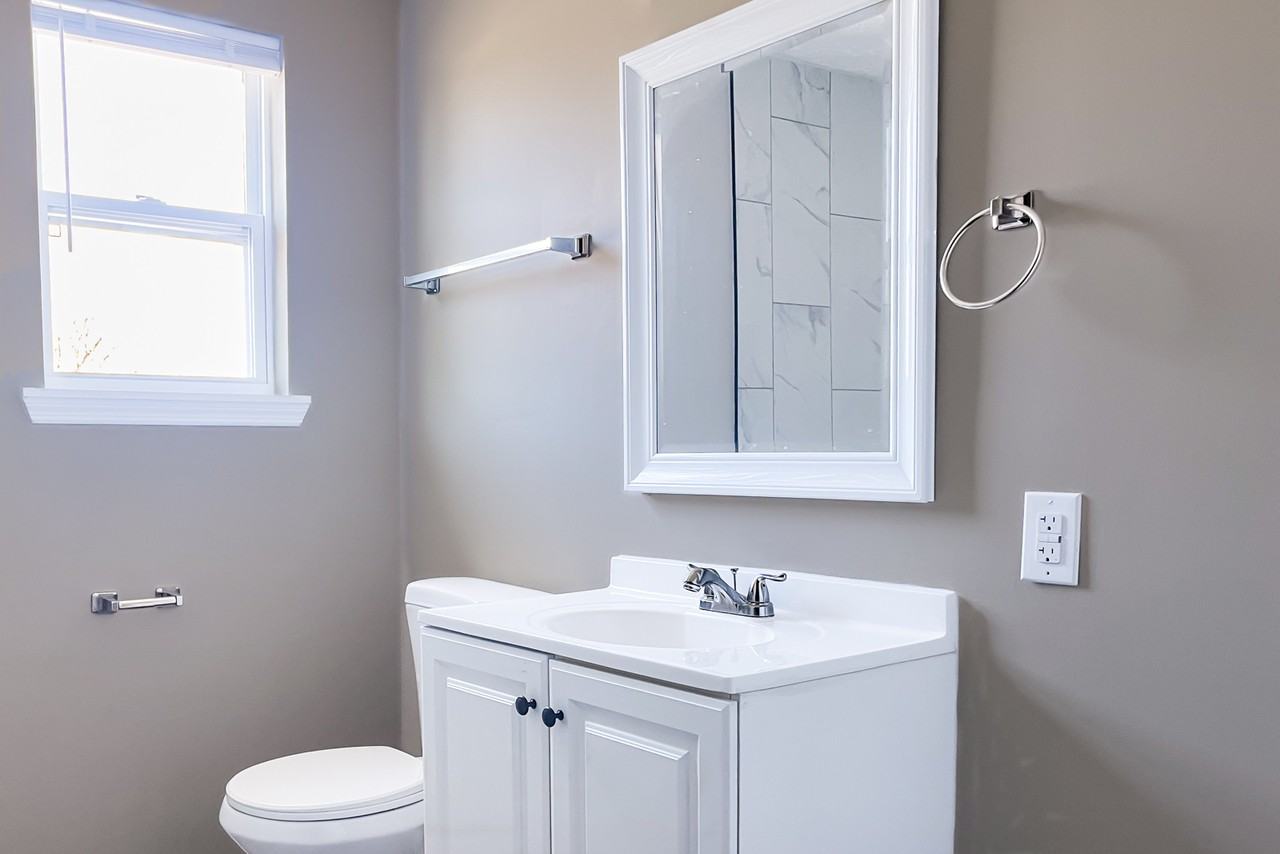 2312 E 14th St - Photo 7 of 8