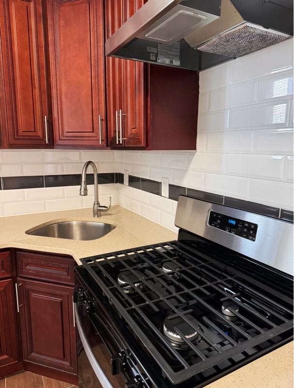 1315 Genesee St - Photo 2 of 10