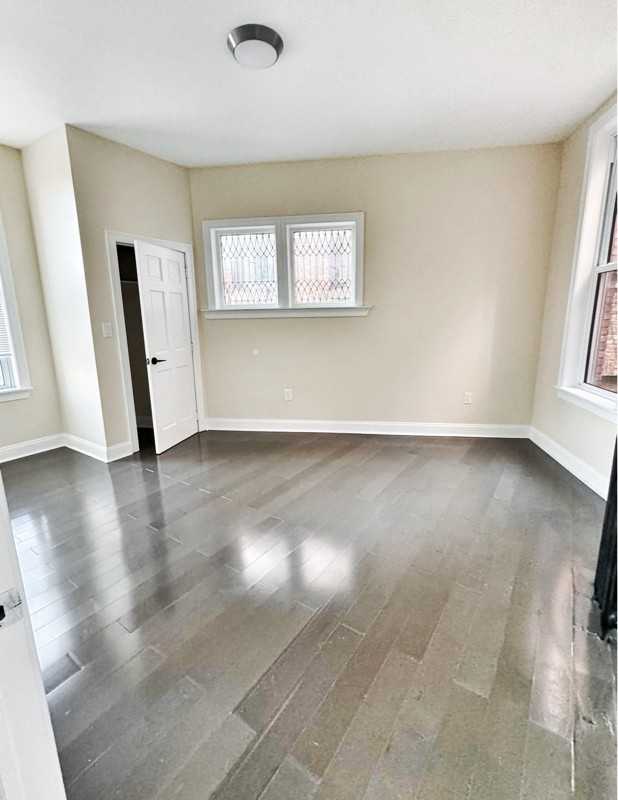 1315 Genesee St - Photo 4 of 10