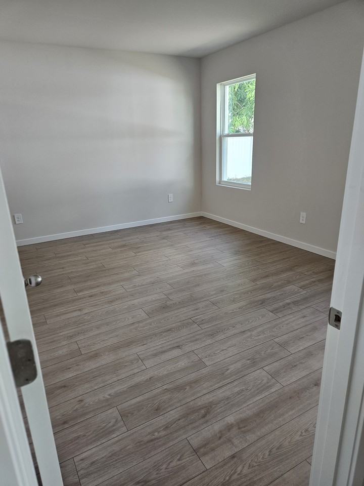 707 Nw 7th Ave - Photo 5 of 20