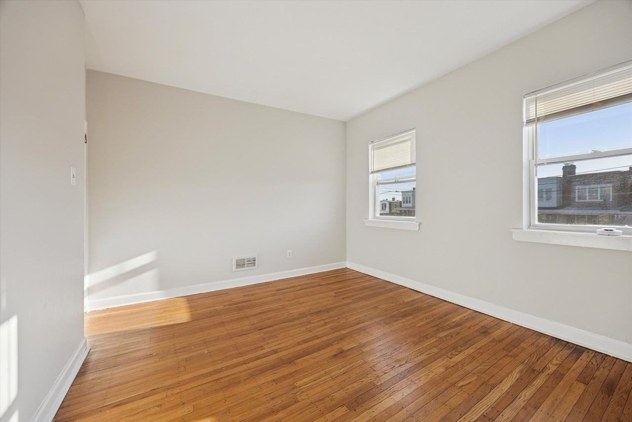 5822 N Mascher St #B - Photo 3 of 15