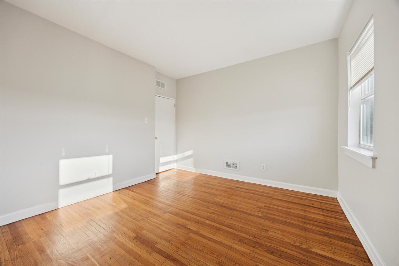 5822 N Mascher St #B - Photo 4 of 15